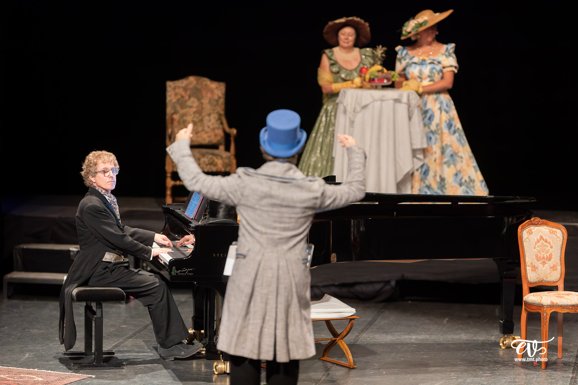 DANS LE SALON DE ROSSINI